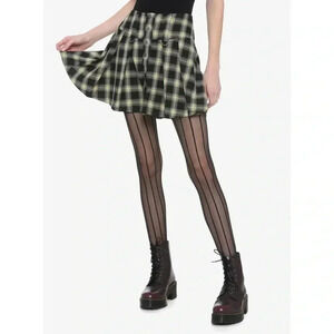 Hot Topic Plaid Pleated Skirt